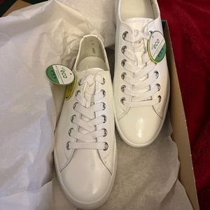 Paul Green Bixby Low Top Platform Sneakers. Patent white US 7.5